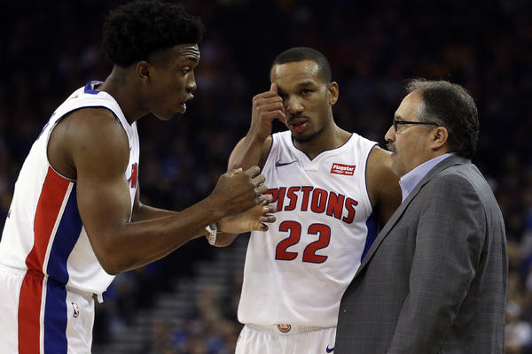 BOBI, BEŽI ODATLE GLAVOM BEZ OBZIRA: Ludi Van Gandi nema nameru da ga pušta češće u igru, iako Srbin uvek izdominira!