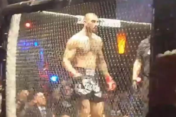 Ubilački instinkt: Unuk Džona Gotija uništio protivnika na debiju u oktagonu! (VIDEO)