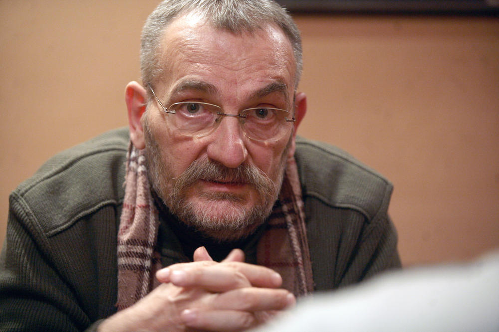 POSLE OPERACIJE SE JOŠ NIŠTA NE ZNA: Operisan Siniša Kovačević, supruga i ćerka sve vreme uz njega!