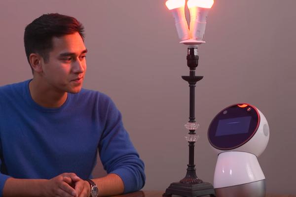 USKORO ĆEMO IH SVI IMATI U SVOM DOMU: Ovo je prvi KUĆNI ROBOT! (VIDEO)