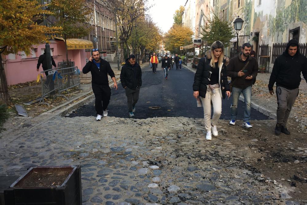 SLIKA KOJE JE ŠOKIRALA BEOGRAĐANE: Skadarlija ASFALTIRANA? Nema više kaldrme?! (FOTO)