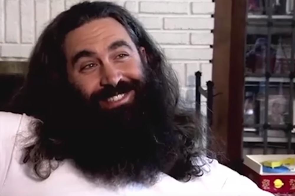 NIJE SE BRIJAO 15 GODINA: Supruga ga na kraju nagovorila da se sredi, kad ga je videla ostala zatečena! I vi ćete! (VIDEO)