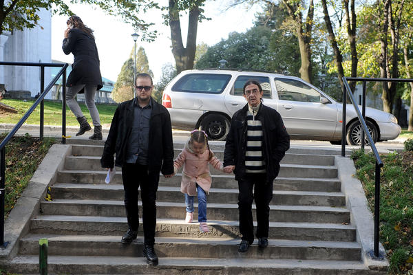 ZORANOV BRAT JE PEDOFIL?! Na Fejsu tražio gole slike od devojčice (14), a on je JANIN STARATELJ!