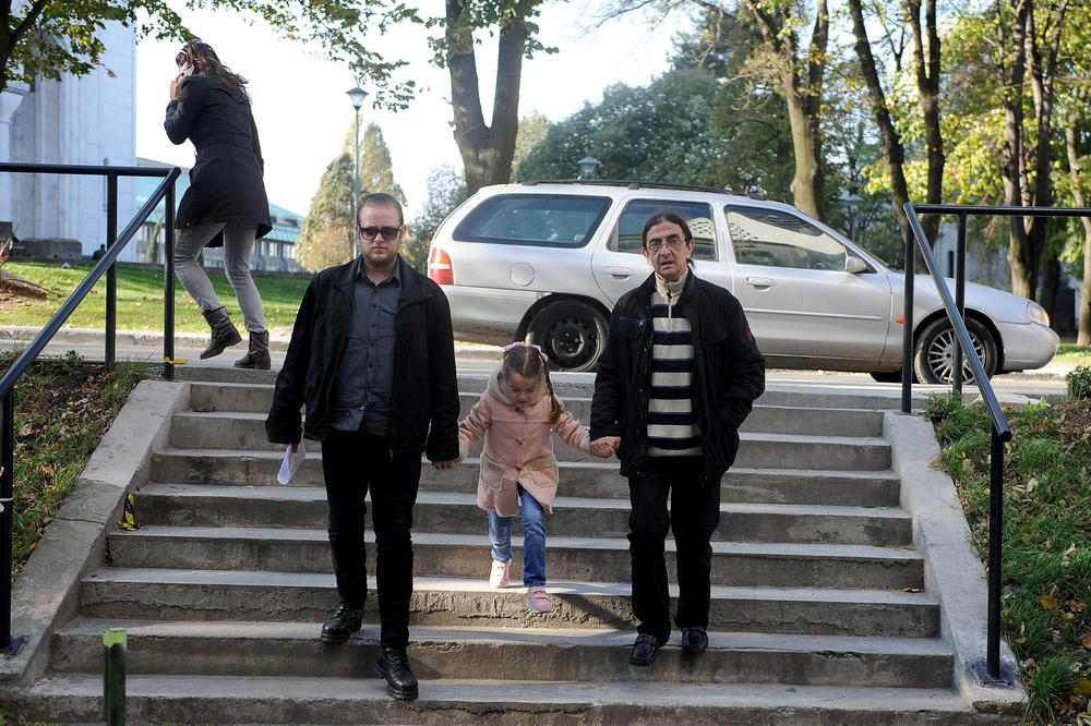 ZORANOV BRAT JE PEDOFIL?! Na Fejsu tražio gole slike od devojčice (14), a on je JANIN STARATELJ!