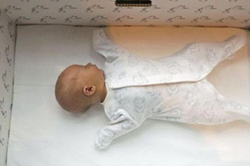 Novorođenčad u Finskoj spavaju u kartonskim kutijama, a razlog je NEZAMISLIVO DOBAR! (FOTO)