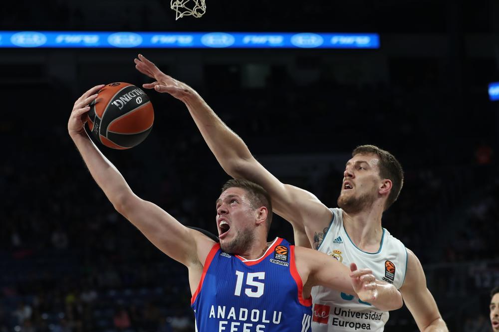 Štime, je l' morala ta penzija?! Ni Makabi nije mogao da ga zaustavi! Real doživeo istorijski debakl! A u Malagi triler kao kod Hičkoka! (FOTO) (VIDEO)