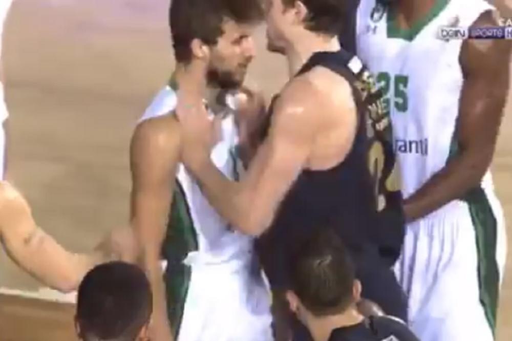 Pomahnitali Turčin Veselog tresnuo o parket! A onda je usledila brutalna osveta! (VIDEO)