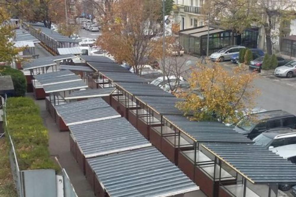 Radovima nikad kraja: RENOVIRA SE PALILULSKA PIJACA, TEZGE IZNETE ISPRED PETE BEOGRADSKE GIMNAZIJE?! (FOTO)