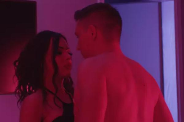 ISPADA, KIPI, PROVIDNA ČIPKA I SVE SE VIDI! Procureo eksplicitni snimak Topalkove ćerke! (VIDEO)