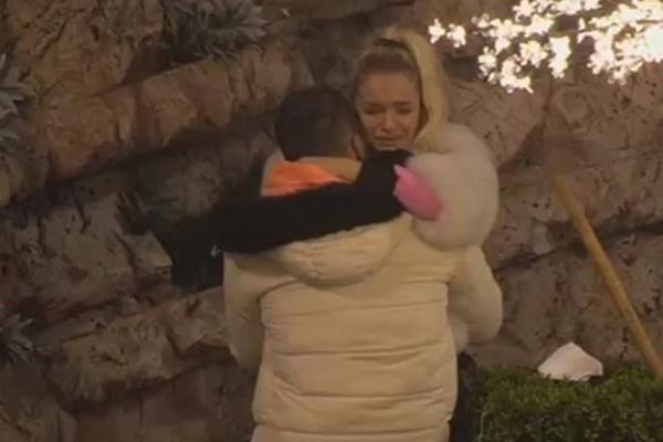 REČI KOJE KIDAJU DUŠU: Anđelo pisao Teodori! Ne mogu da spavam noćima, tražim te pogledom, osluškujem...