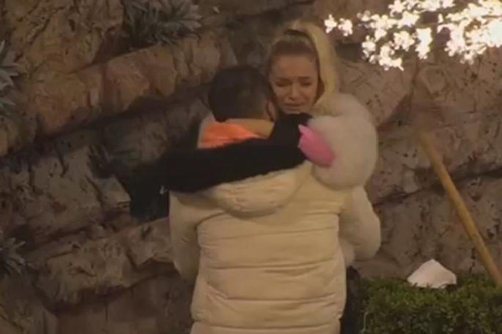 REČI KOJE KIDAJU DUŠU: Anđelo pisao Teodori! Ne mogu da spavam noćima, tražim te pogledom, osluškujem...