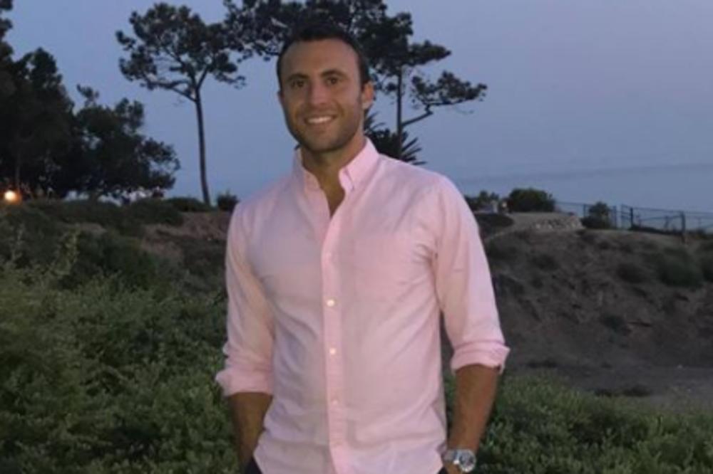 10.000 DOLARA ZA PRAVU LJUBAV: Ovaj MLADI DIREKTOR nudi izdašnu novčanu nagradu onome ko ga upozna sa DEVOJKOM IZ SNOVA!