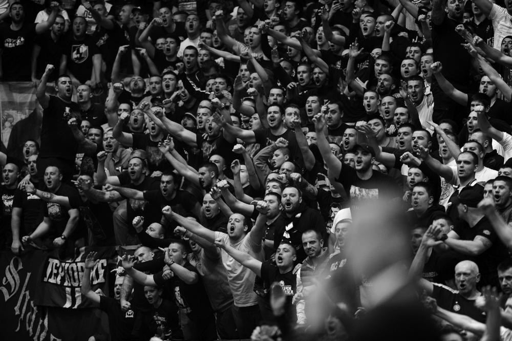 Srce nije izdržalo: Spremao se da gleda Partizan - Alba i umro u crno-belom dresu! (FOTO)