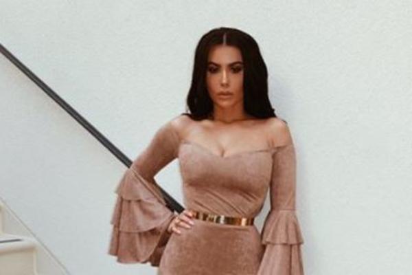 AMRA JE NAJUTICAJNIJA SANŽAKLIJKA U SAD: Od strogih roditelja otišla u 23. godini, nije imala za hranu, a onda je USPELA! (FOTO)