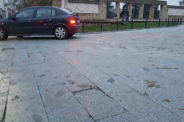 KO JE OVDE LUD? Gradili su i radili, a NOVI PLOČNIK U RUZVELTOVOJ PROPADA ODMAH NAKON POSTAVLJANJA! (FOTO) (VIDEO)