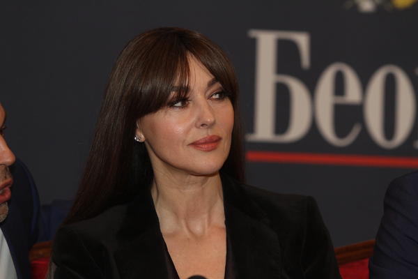 EVO DOKAZA ZAŠTO JE MONIKA BELUČI JOŠ UVEK NAJLEPŠA ŽENA NA SVETU: Slikama pomutila RAZUM muškarcima! (FOTO)