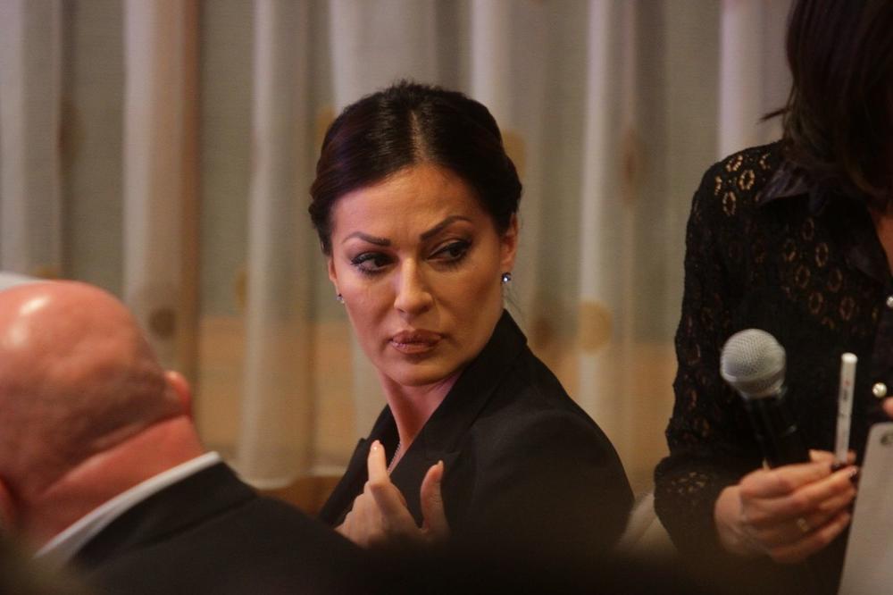 CECA NOSI TORBU OD 45.000 EVRA, za te pare možete kupiti STAN U BEOGRADU!