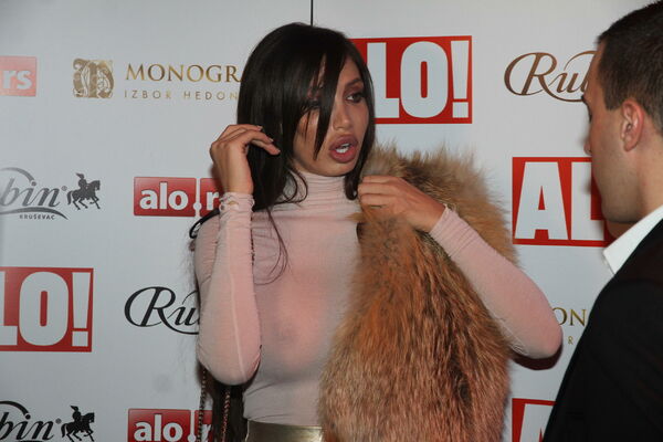 PRAVA ISTINA O SORAJINIM OPERACIJAMA: Operisala je maltene i prste na nozi, a sad je otkriveno i koliko je sve to koštalo! (FOTO)