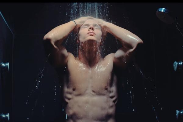 KAKO TO IZGLEDA KADA SE LEON ZALJUBI: Svakoj devojci prizna da je... (VIDEO)