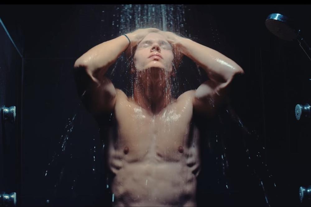 KAKO TO IZGLEDA KADA SE LEON ZALJUBI: Svakoj devojci prizna da je... (VIDEO)