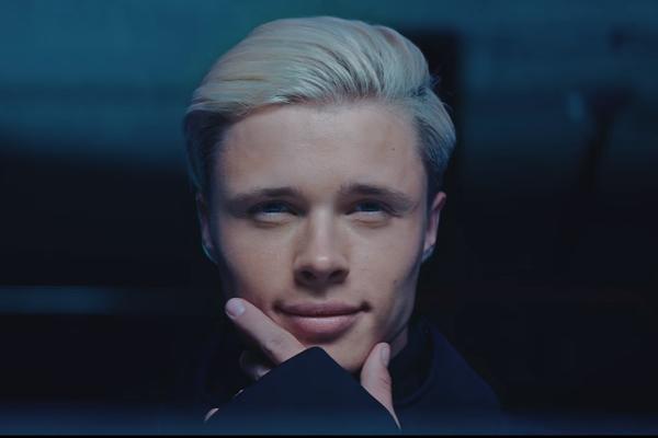 LEON JE KARIJERU PRE PAR GODINA ZAPOČEO KAO SLADUNJAVI DEČKIĆ, A SADA JE ZVER: Apolonsko telo mami OBA POLA!(FOTO)