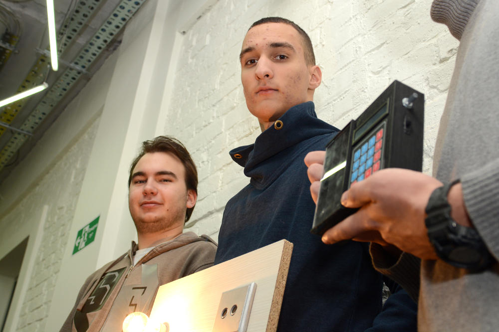 OVI GENIJALCI IMAJU PO 18 GODINA A OSMISLILI SU izum koji bi Srbiji štedeo struju i ZARAĐIVAO MILIONE! (FOTO)