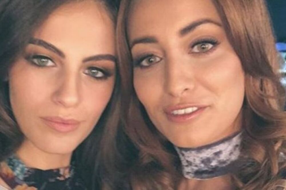 Dve prelepe misice opalile selfi! POLA SVETA IH MRZI ZBOG JEDNE STVARI NA SLICI, vidite li koje? (FOTO)