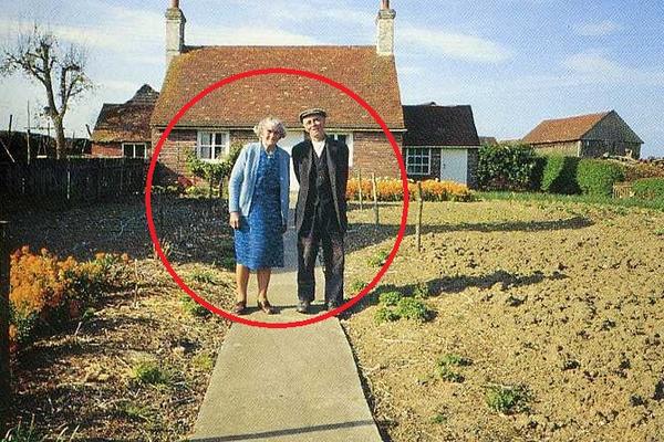 BAKA I DEKA SU SVAKE GODINE PRAVILI ISTU FOTOGRAFIJU: Kada vidite poslednju, nećete moći da zaustavite SUZE! (FOTO)