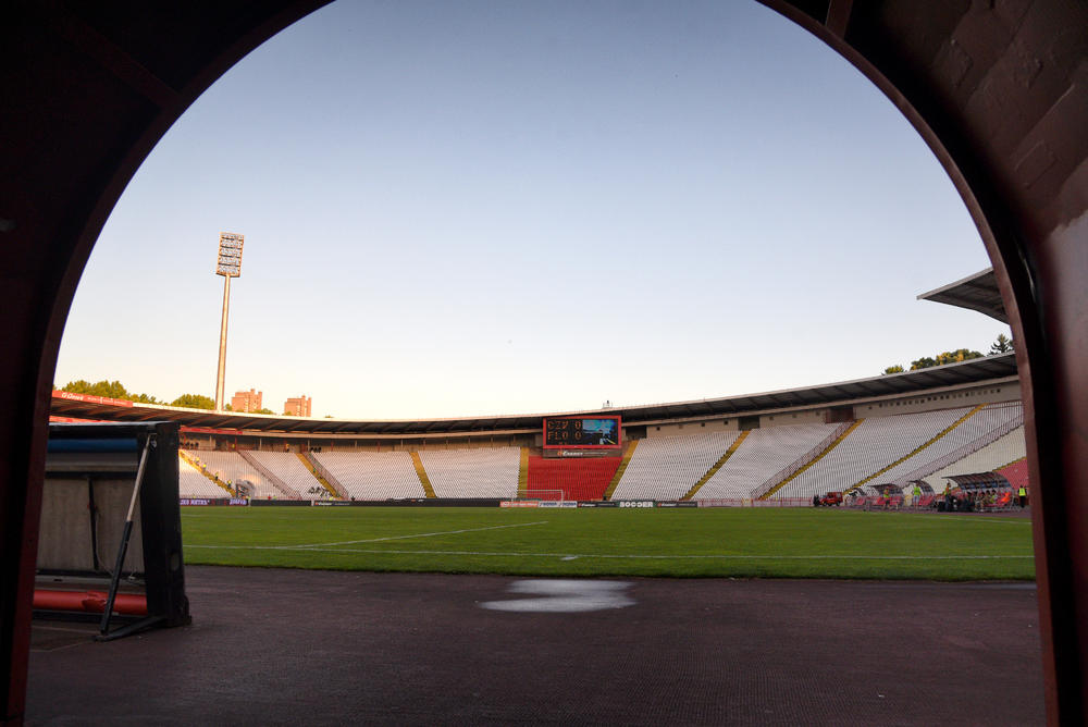 Pogled ka južnoj tribini stadiona Crvene zvezde, iz tunela