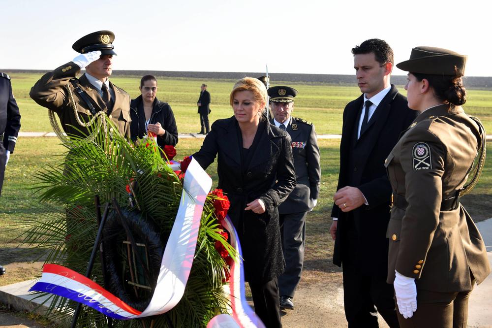 SKANDAL U VUKOVARU: Kolinda došla u ustaškim čizmama, pa poručila da Srbija i Hrvatska nisu prijateljske zemlje!
