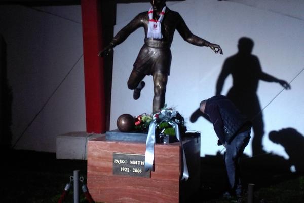 U Beogradu je vreme kao u Sibiru, ali to ih nije sprečilo! Delije prepunile ulaz na zapadnoj tribini, a evo i zašto! (FOTO) (VIDEO)