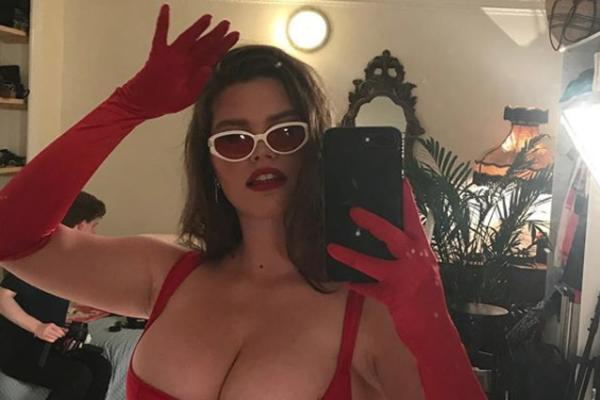 ONA JE PRVA DEBELA ZEČICA! Moli će osvanuti u Plejboju, za ovo snimanje nije stavila ni trunku šminke, a SVE NESAVRŠENOSTI NA TELU SU JOJ BILE VIDJIVE!