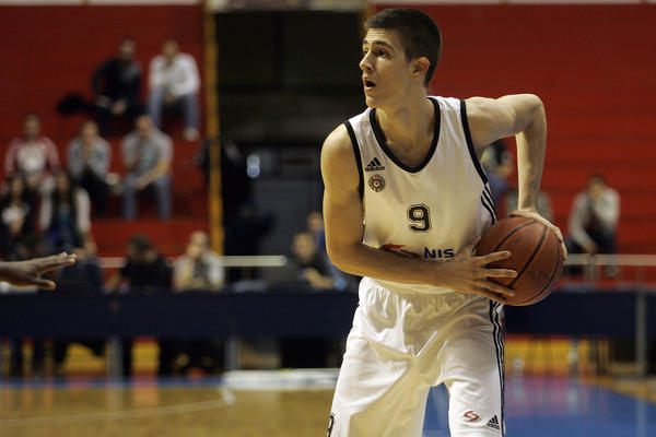 DUŠAN KECMAN JE PONOVO U MODI! Vanja Marinković ponovio MAGIJU u Pioniru! (VIDEO)