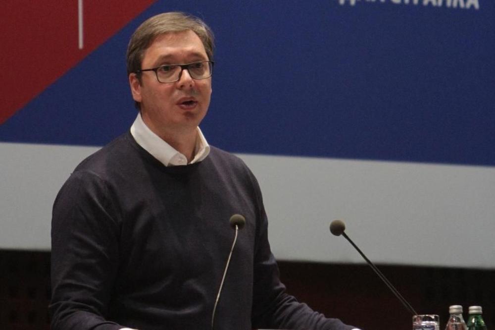 PORED VUČIĆEVE KUĆE UHAPŠENI KRIMINALCI: Novi haos u Jajincima, policija na licu mesta!