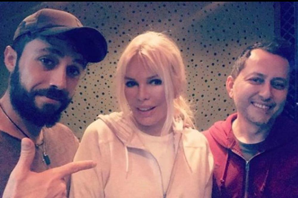 MI SMO SE FRAPIRALI: Pogodite koliko godina ima ova plavuša! Morali smo da guglamo da proverimo da li je istina! (FOTO)