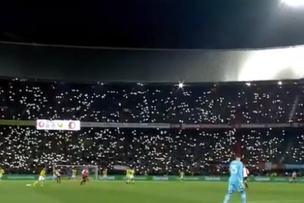 Da kamen zaplače... Navijači Fejnorda se setili porodične tragedije koju je imao njihov golman... (VIDEO)