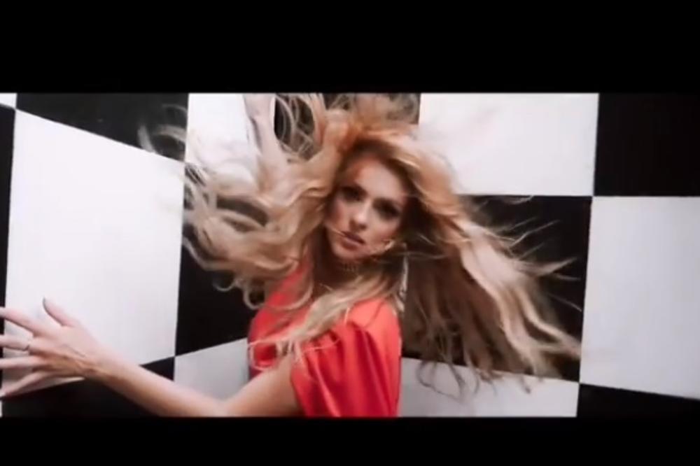 PREMIJERA!!! ČEKALI SMO NOVU PESMU I DOČEKALI! Jelena Kostov nikad nije bilo ovoliko SEKSI, a tek kad pomislite da je MAJKA...Uhhh, objavljen NOVI SPOT! (VIDEO)