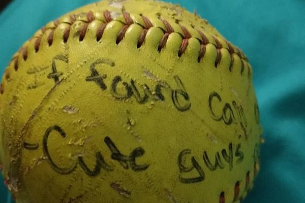 NAPISALA JE SVOJ BROJ TELEFONA NA LOPTICU I BACILA JE U MORE: Posle 6 godina, dobila je neočekivan poziv!