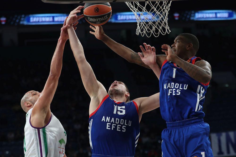 Štimac na 2 skoka do dabl-dabl učinka, njegov saigrač ubacio 41! Žocov Fener bez Srba lako do pobede! (VIDEO)