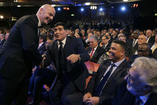 Da li će on biti tajni adut Srbije na žrebu za Mundijal? Neka nam njegova ruka donese sreću!