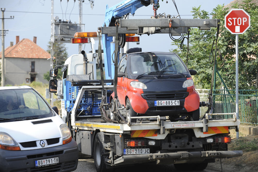 STANAR NA ZVEZDARI POSLAO UPOZORENJE KOMŠILUKU: Ne parkirajte ovde vaše automobile, a razlog je jednostavan
