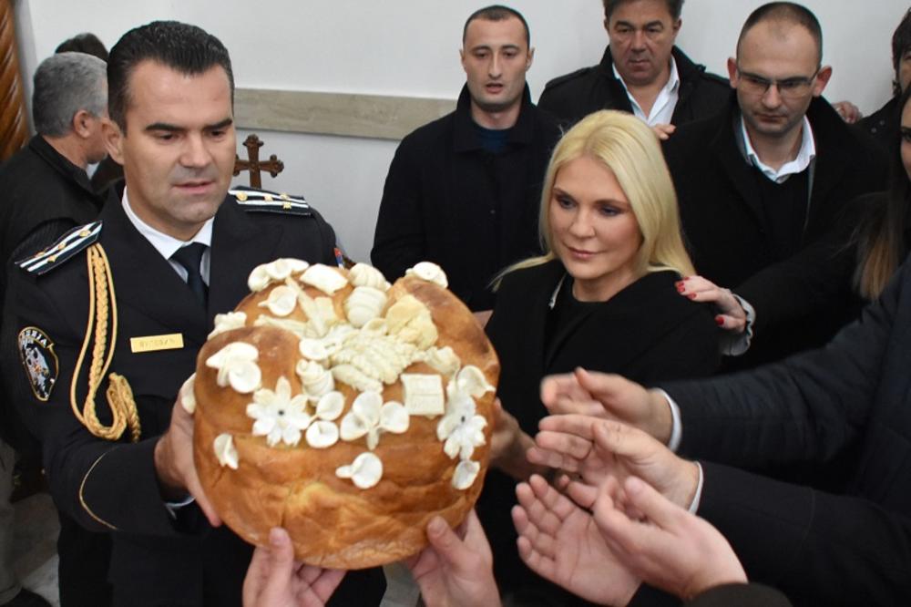 Želim vam da budete najbolji, najjači, najsposobniji: Biljana Popović Ivković na obeležavanju krsne slave SAJ (FOTO)