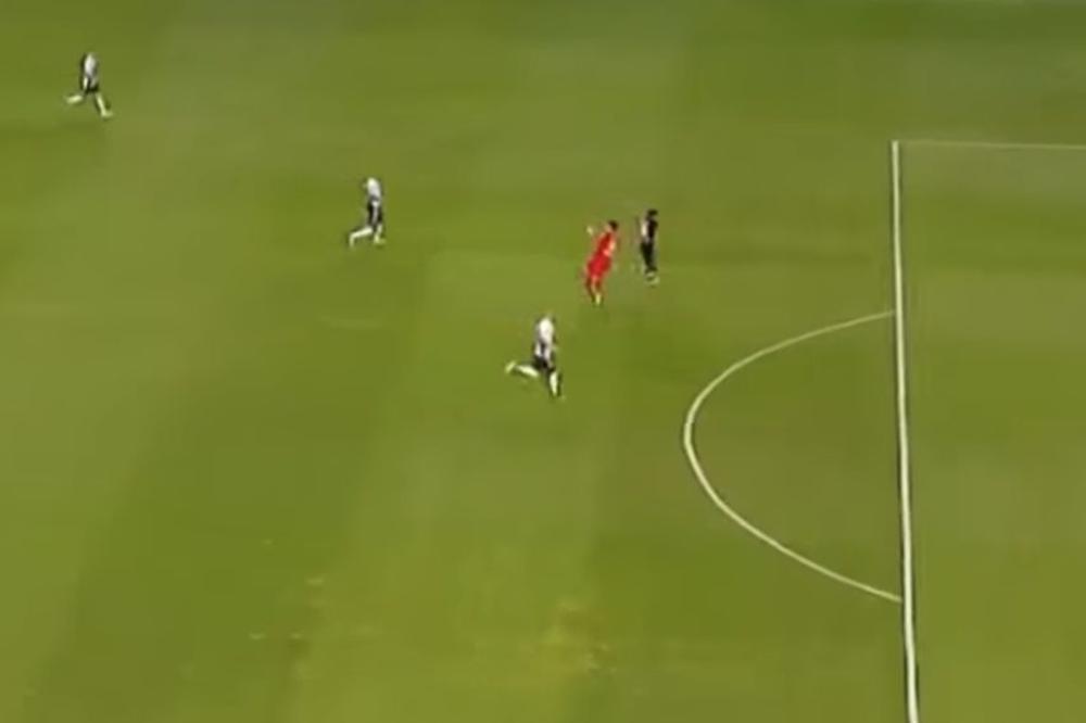 Koliko moraš da budeš bez mozga uradiš ovo?! Da smo na mestu njegovih saigrača čistio bi nam kopačke do kraja godine za kaznu! (VIDEO)