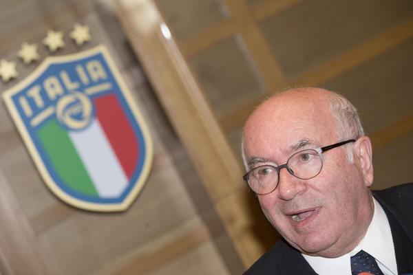 NEVALJALI DEKICA! Bivši predsednik fudbalskog saveza Italije spopadao radnicu i tražio da joj dodiruje grudi! (FOTO)