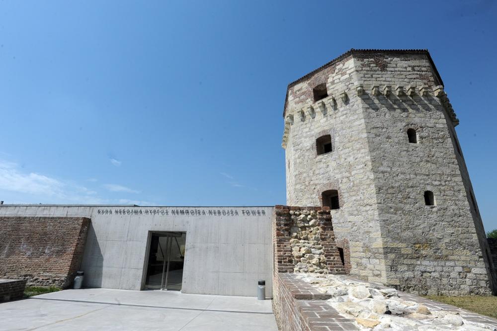 HOROR KOD KULE NEBOJŠA: Žena pokušala da se ubije, jedva izvučena iz vode!