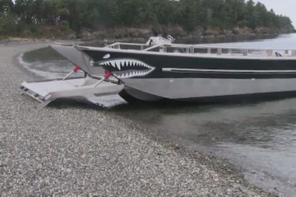 OVO JOŠ NISTE VIDELI: Izgleda kao običan čamac, ali onda je sam počeo da izlazi na obalu! (VIDEO)