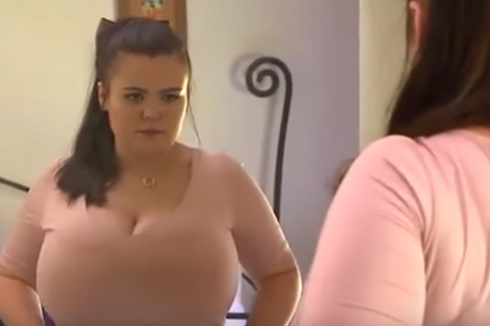 SA VELIKIM IZRAŽENIM GRUDIMA JE OTIŠLA U MUZEJ, A ONDA JE REAGOVALO OBEZBEĐENJE: Uprava joj se odmah IZVINILA