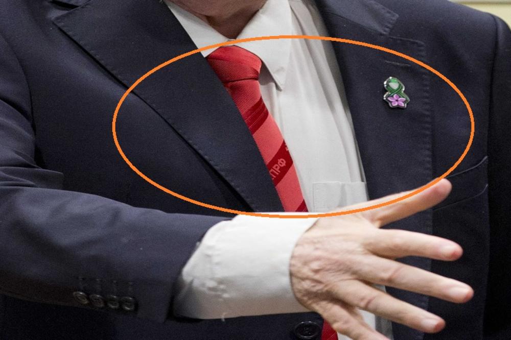 DVA SKRIVENA SIMBOLA NA RATKU MLADIĆU: Svi su čekali presudu, a malo ko je primetio ŠTA JE NOSIO (FOTO)