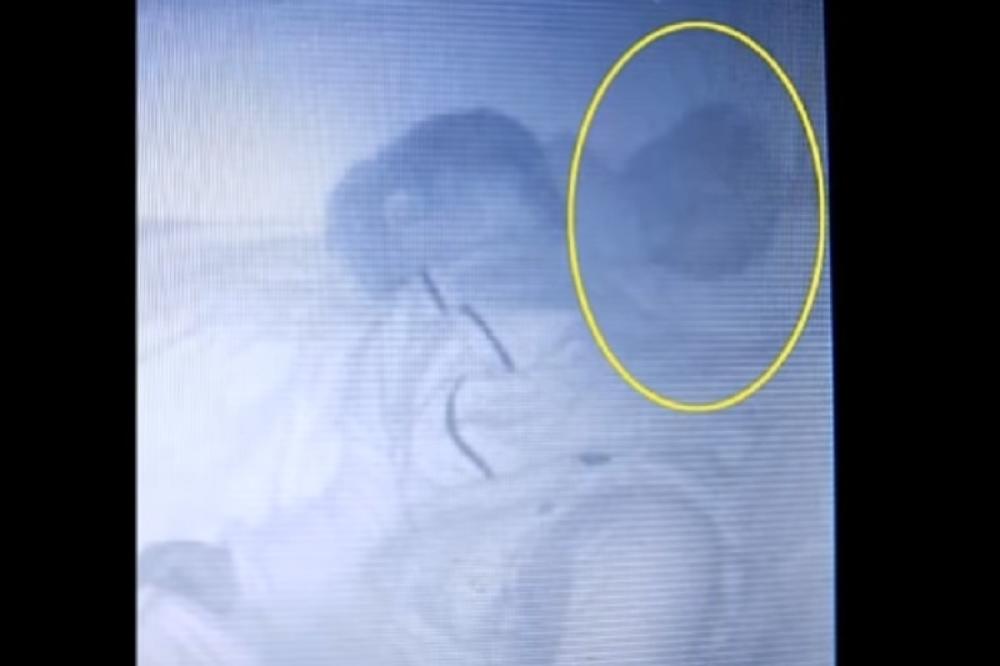 POSMATRALI SU SVOJU BEBU, A ONDA SE DESILO NEŠTO ŠTO IH JE PREPALO: Roditelji šokirani prizorom (VIDEO)