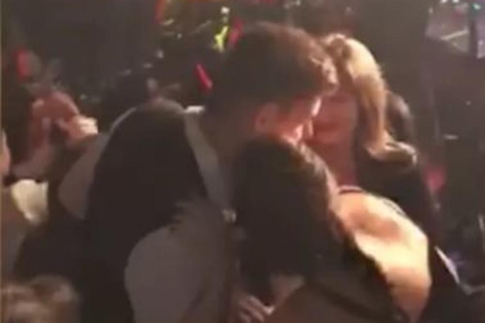 NINA ĆE POBESNETI KAD VIDI OVAJ SNIMAK! Filip Krajinović uhvaćen u zagrljaju nepoznate devojke! (VIDEO)